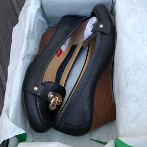 TOMMY HILFIGER “Kree” Black Leather Wedges sz 7.5